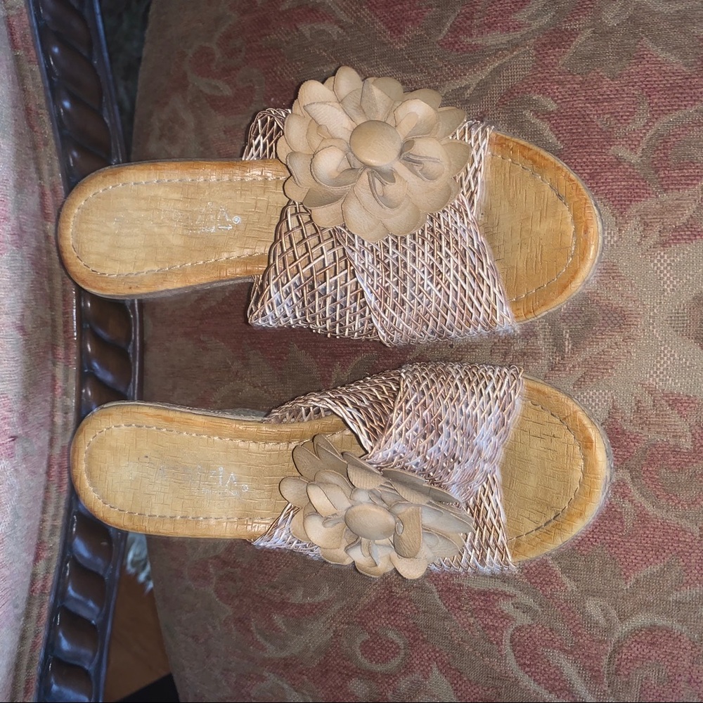 Patrizia tan wedges with flower/mesh